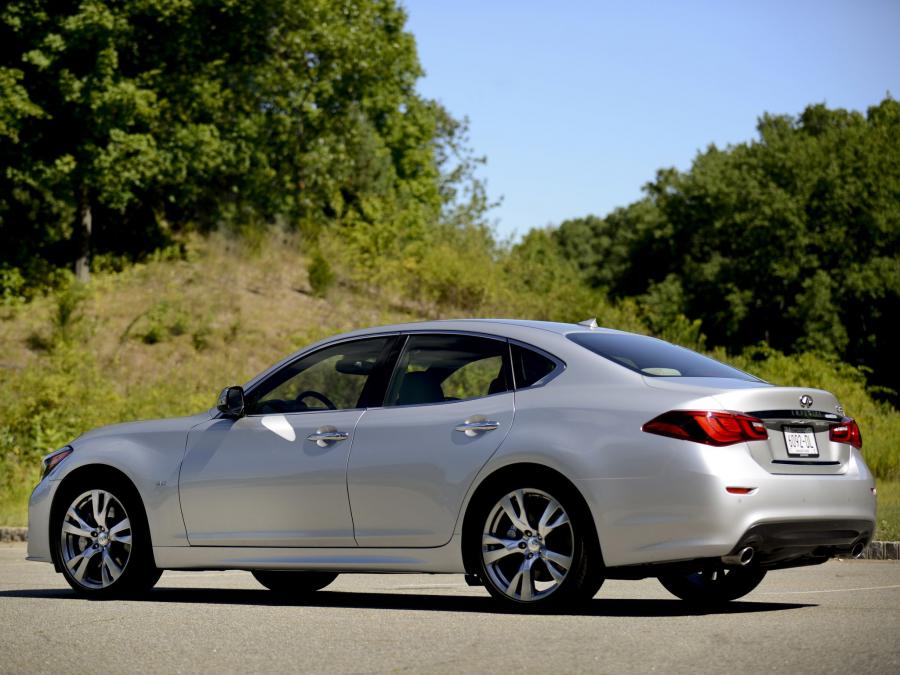  Infiniti Q70 3.7 2015 года  (фото 2 из 6)